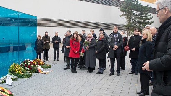 Tag des Gedenkens an die Opfer des Nationalsozialismus am 27. Januar vor T4-Denkmal Berlin