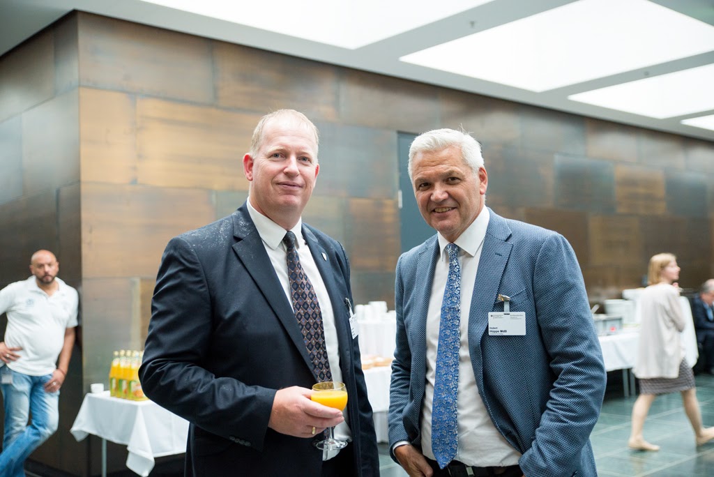 Zusammen mit Stephan Rotering, Bürgermeister der Gemeinde Bönen, bei der Übergabe von Fördermitteln in Berlin