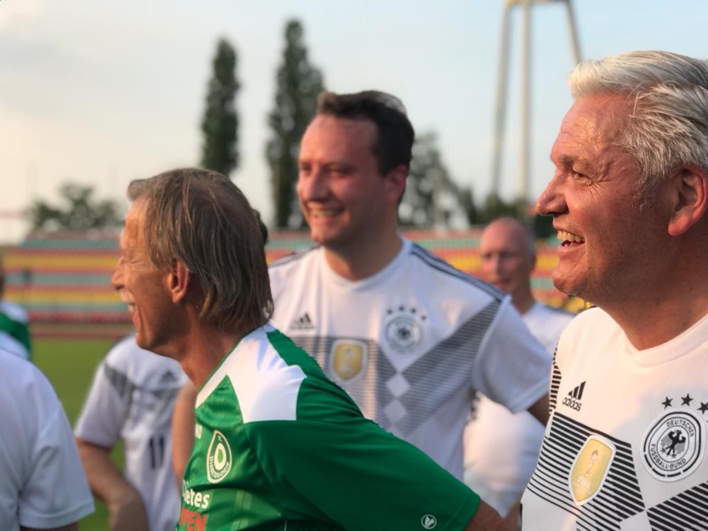 Auf dem Feld für den FC Bundestag