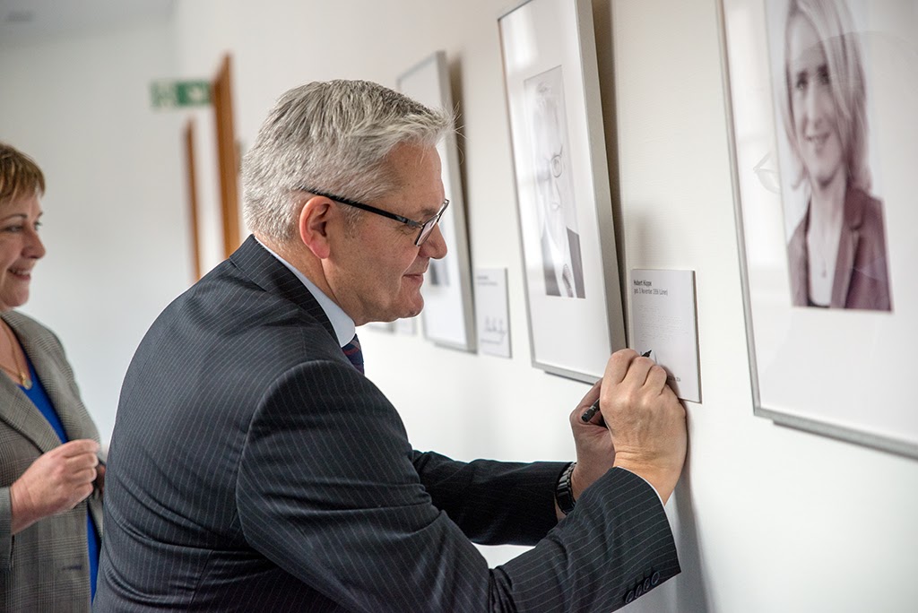 Mein Portrait in der „Ahnengalerie“ des Kleisthauses, dem Dienstsitz des Behindertenbeauftragten der Bundesregierung