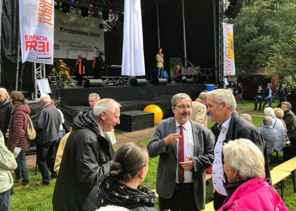 Der Kurpark Königsborn ist Anfang des 19. Jahrhunderts im Zuge der Salzgewinnung entstanden und lädt auch heute noch zum flanieren ein. Der Park ist Standort des „Circus Travados“ und Veranstaltungsort, z.B. für den evangelischen Kreiskirchentag.