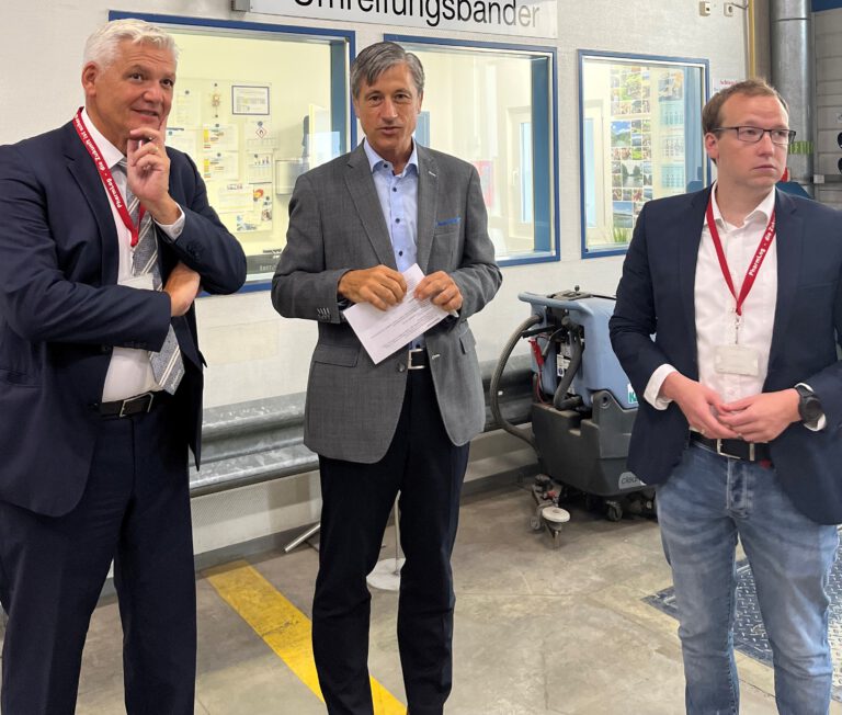 Hubert Hüppe besichtigt Unternehmen PharmLog in Bönen Hubert Hüppe