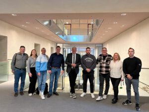 Mitarbeiter der JVA Hamm zu Gast bei Hubert Hüppe in Berlin
